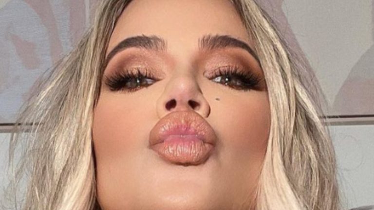 Khloe Kardashian selfie
