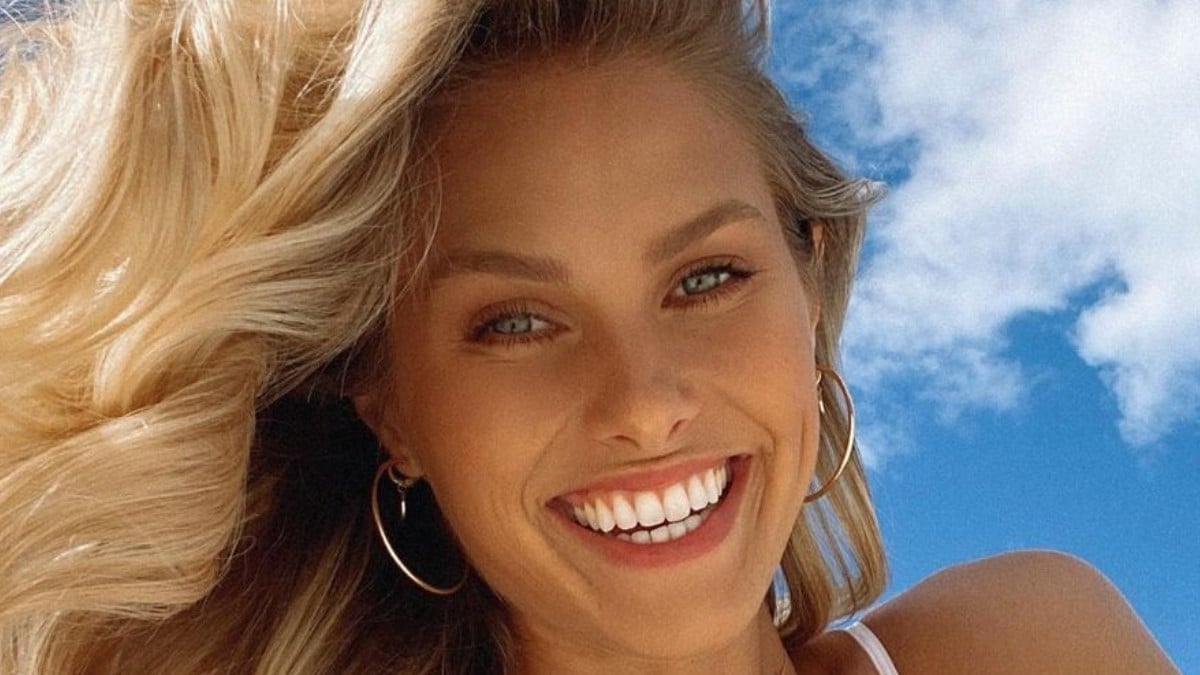 Natalie Roser is all smiles in new fashionable styled rest room