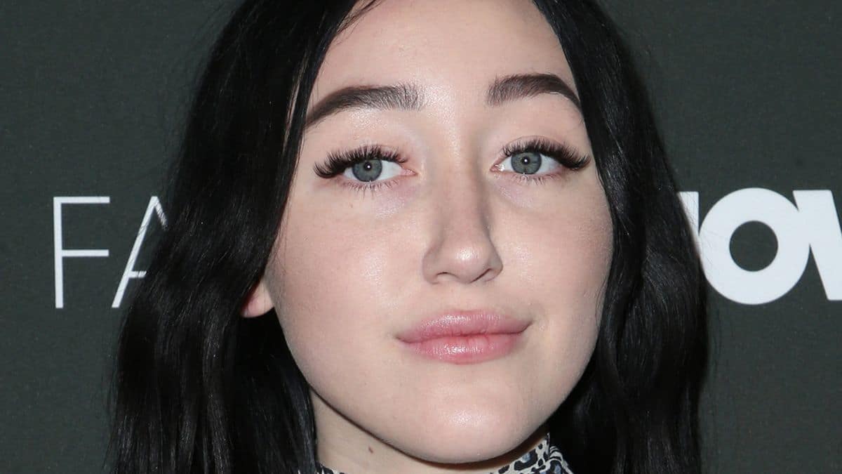 Noah Cyrus on the red carpet.