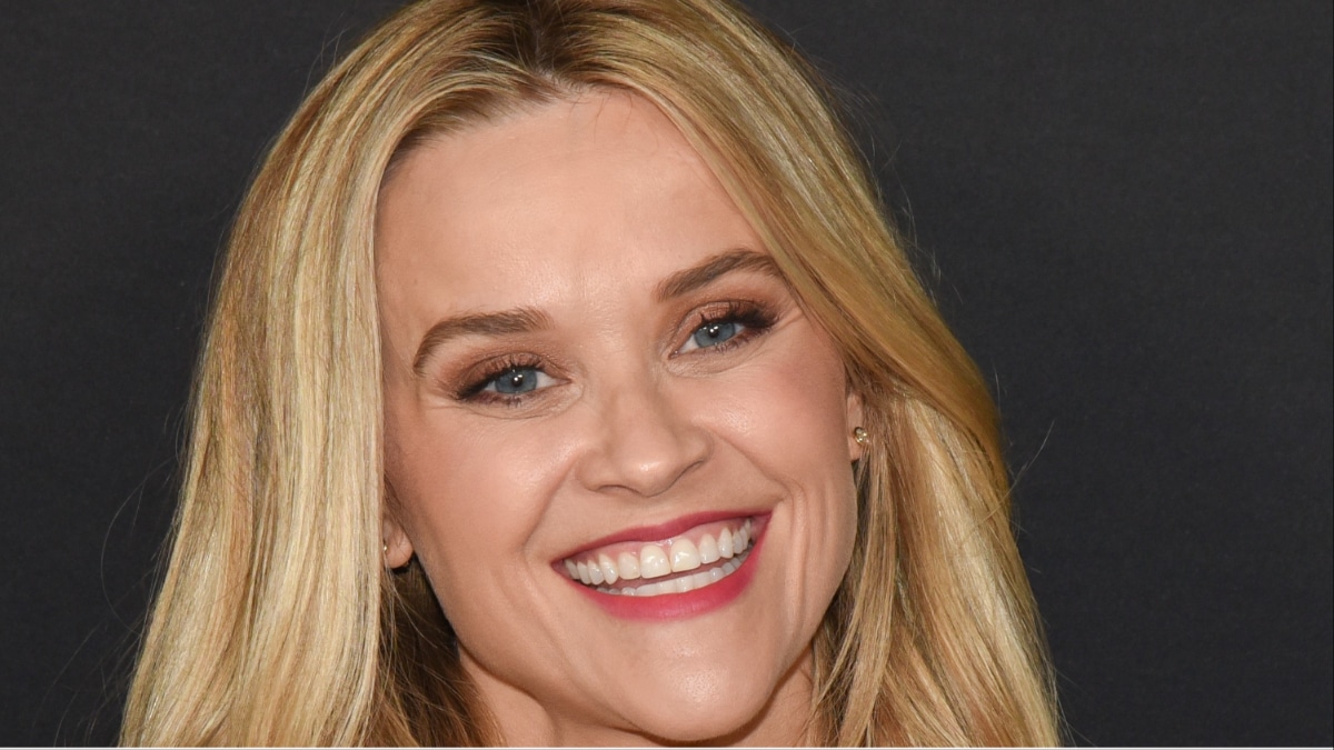 Reese Witherspoon smiles on the red carpet.