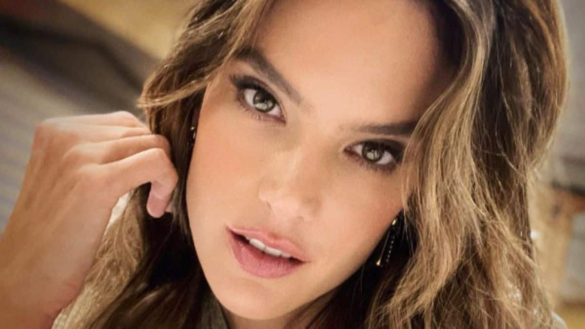 Alessandra Ambrosio in lingerie and wings for Victoria’s Secret throwback