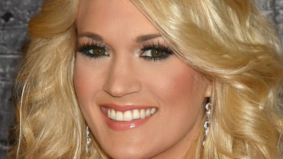 Carrie Underwood face