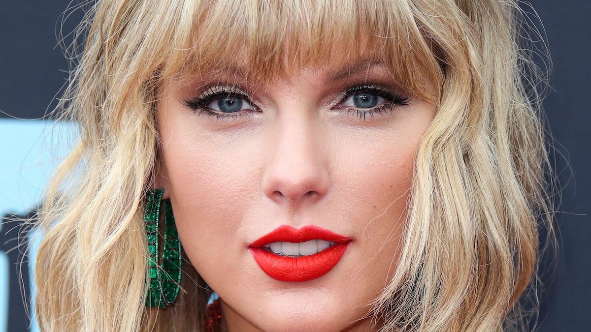 Taylor Swift's face pictured up close