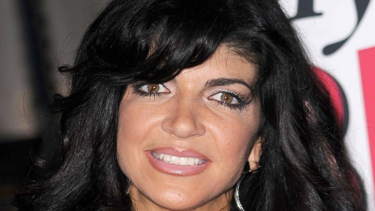 Teresa Giudice seems to be like a magnificence queen in behind-the-scenes snap