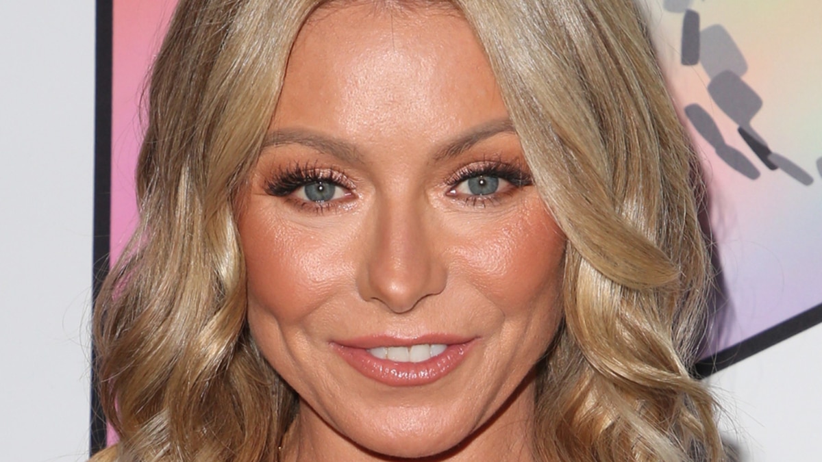 Kelly Ripa on the red carpet.