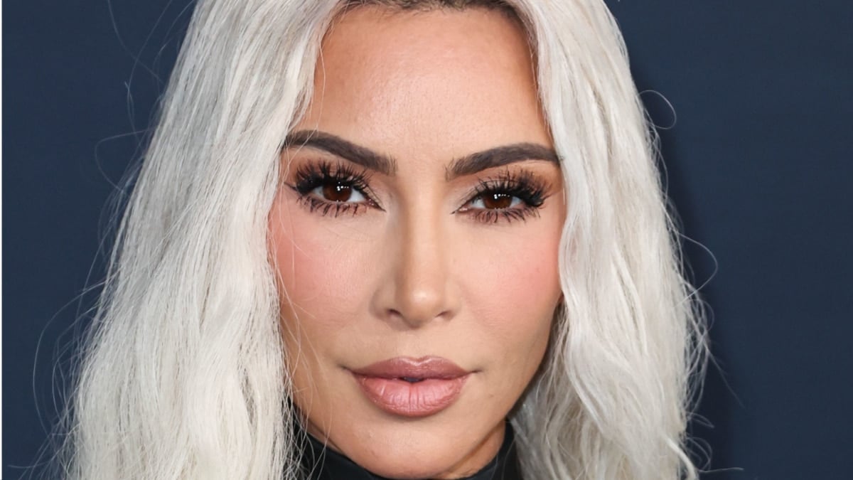 Kim Kardashian red carpet look.