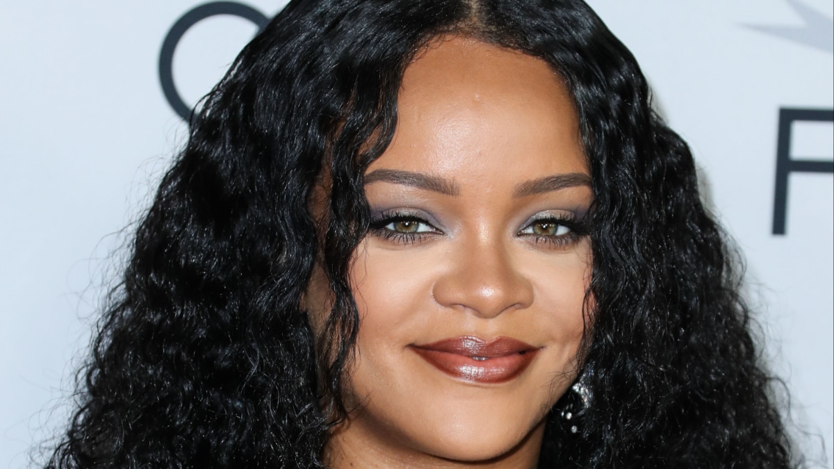 Rihanna smiles on the red carpet.