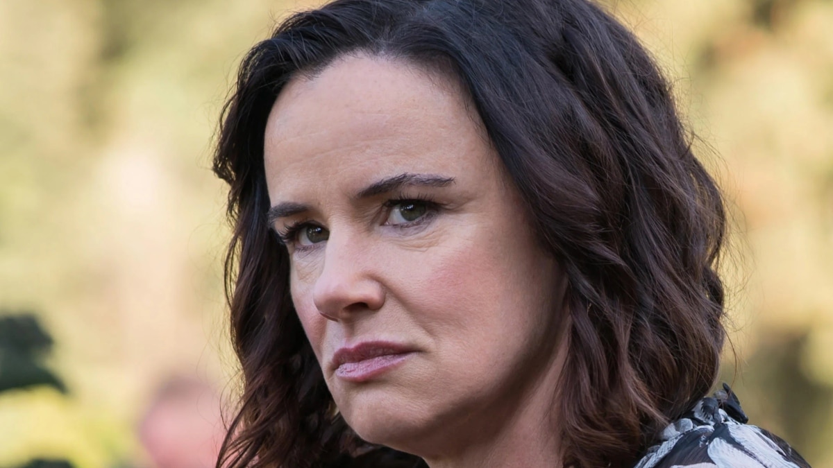Juliette Lewis as Natalie in Yellowjackets.