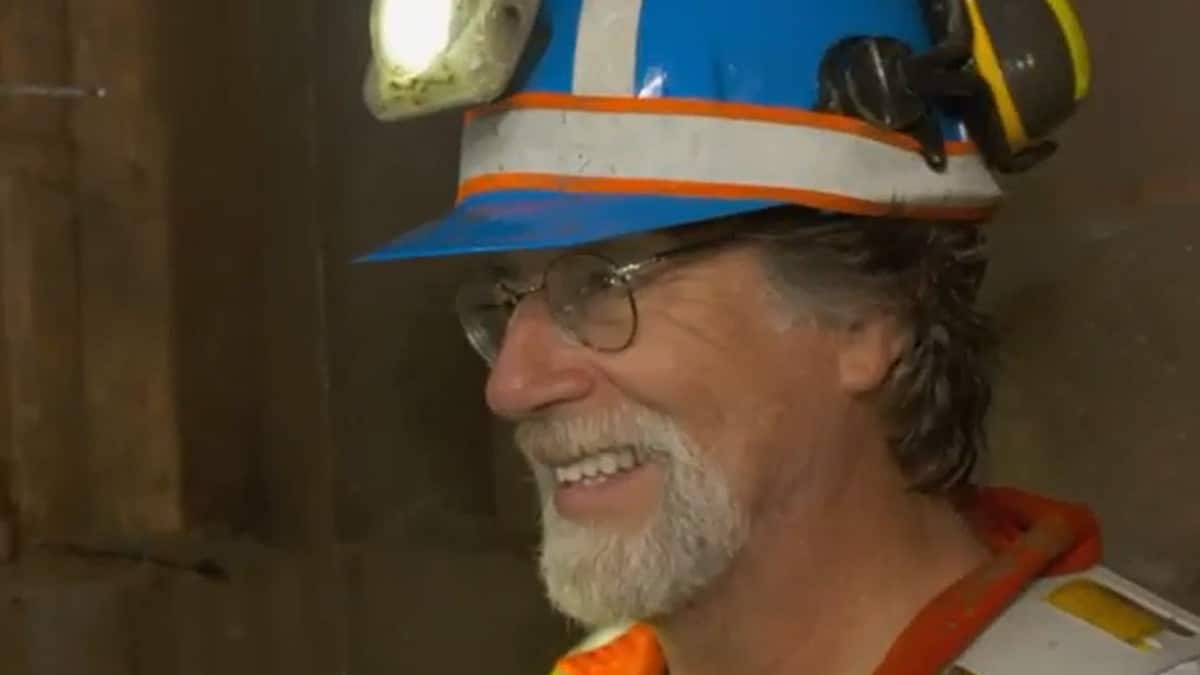 Gary Drayton detects valuable metallic within the backyard shaft