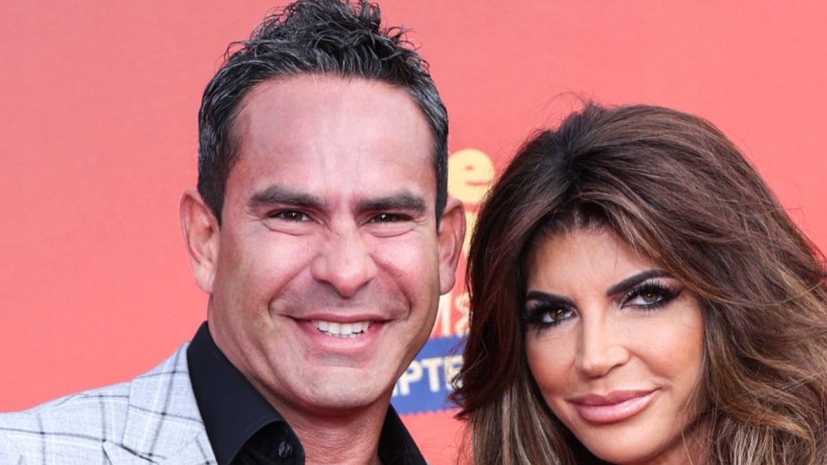 Luis Ruelas and Teresa Giudice on the red carpet.