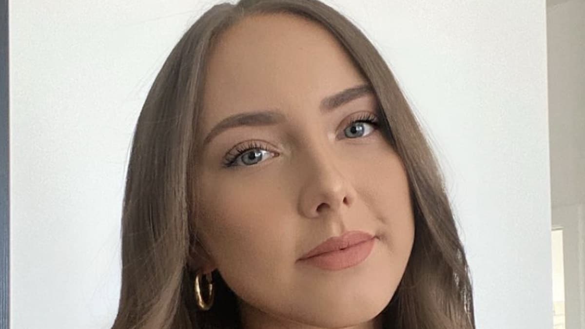 Eminem’s daughter Hailie Jade shares life replace with a bikini sunbathing session