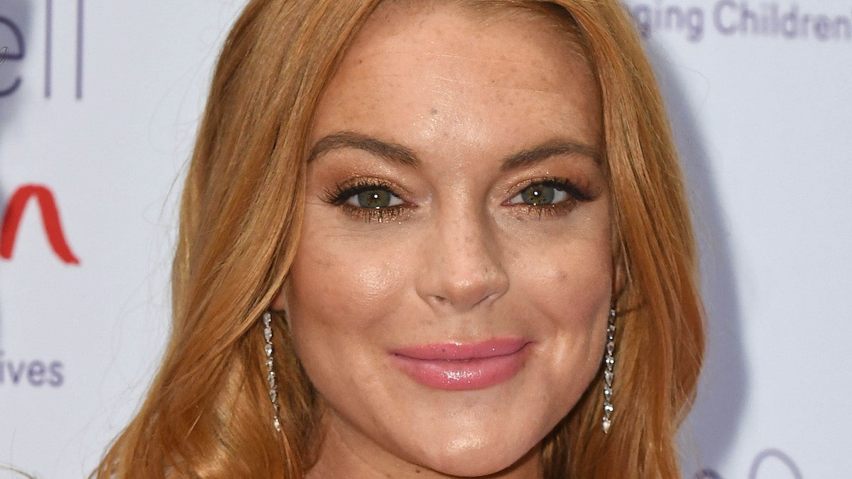 Pregnant Lindsay Lohan stuns in a swimsuit by the pool