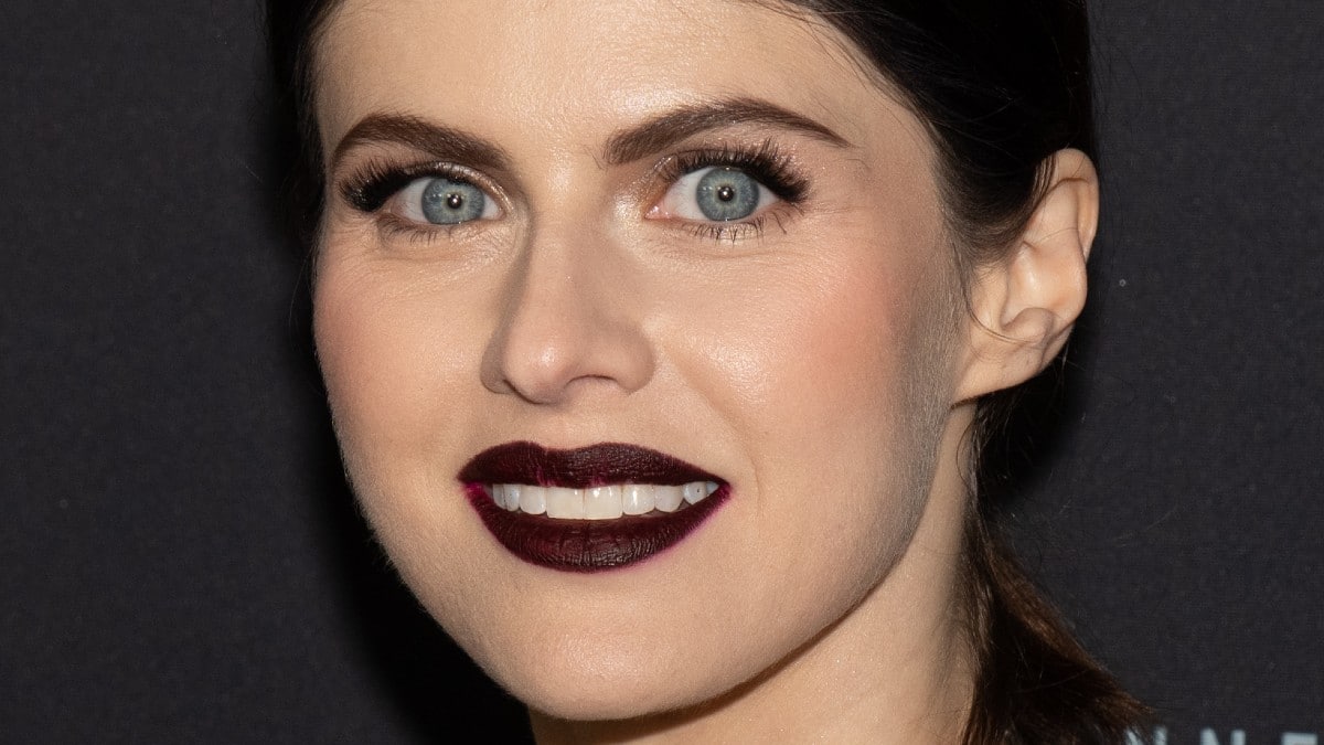 Alexandra Daddario shares picture replace whereas nude in mattress