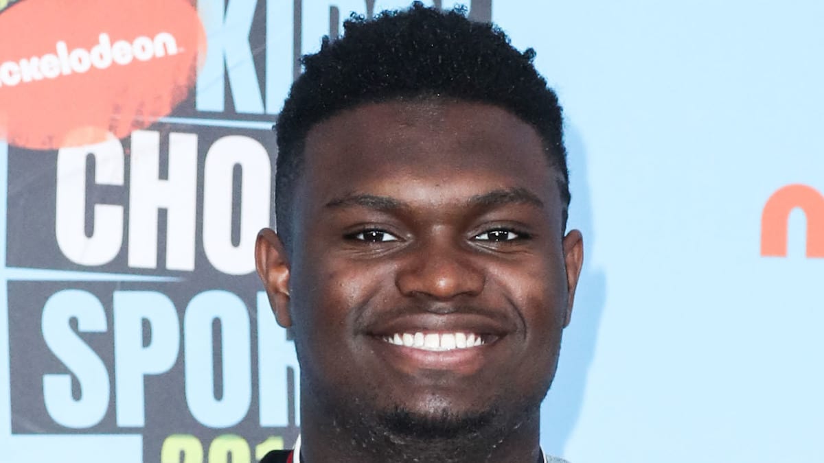 zion williamson appepars at kids choice sports awards