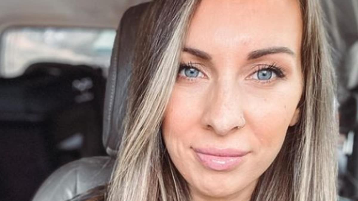 Mackenzie Edwards car selfie.