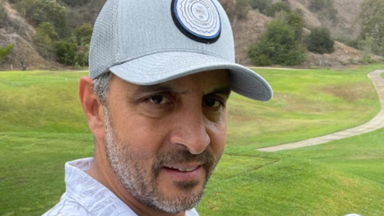 Mauricio Umansky golf selfie.