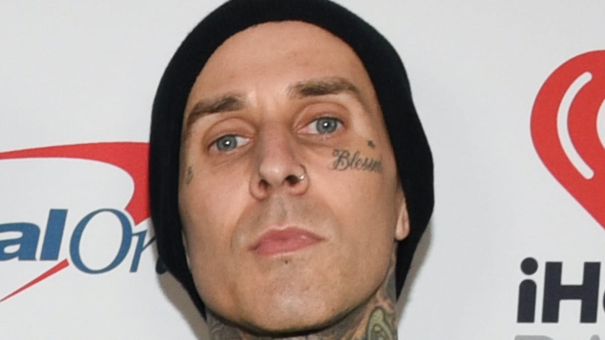 travis barker at 2020 iHeartRadio ALTer EGO with blink 182 bandmates