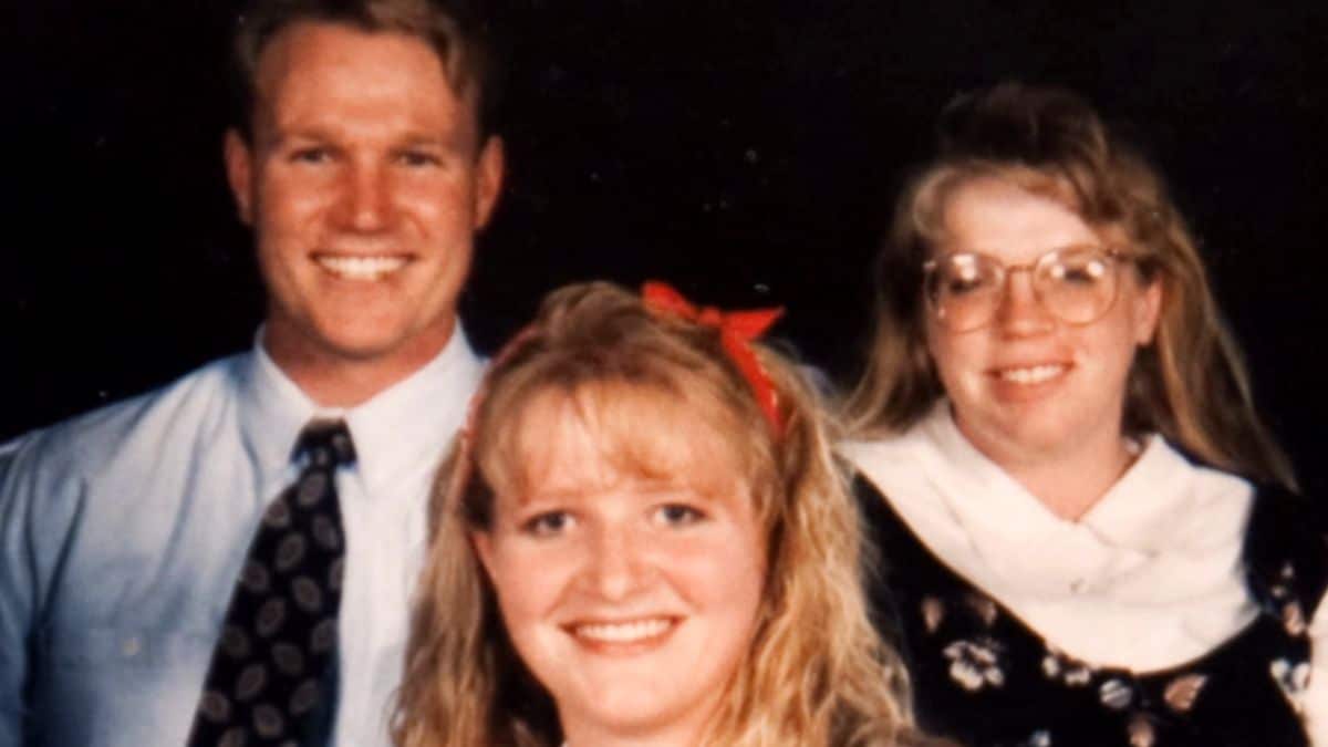 kody, christine, and janelle brown pose for a photo early in their marriage