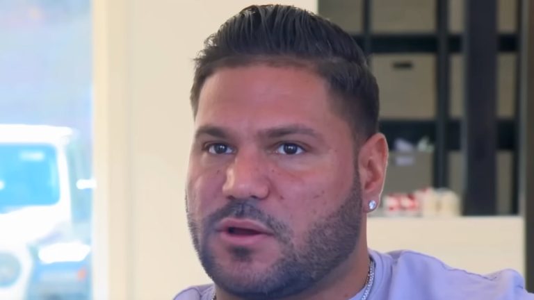 ronnie ortiz magro in the jersey shore family vacation trailer
