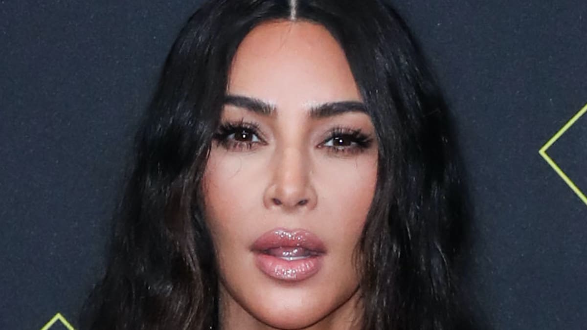 kim kardashian attends 2019 E! People's Choice Awards