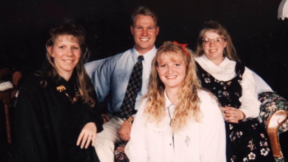 meri, kody, janelle, and christine brown pose for a family photo in the 1990s