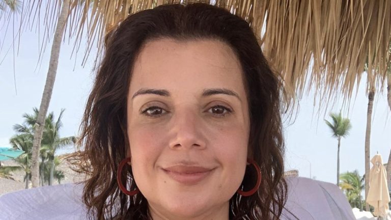 ana navarro shares instagram selfie from the beach
