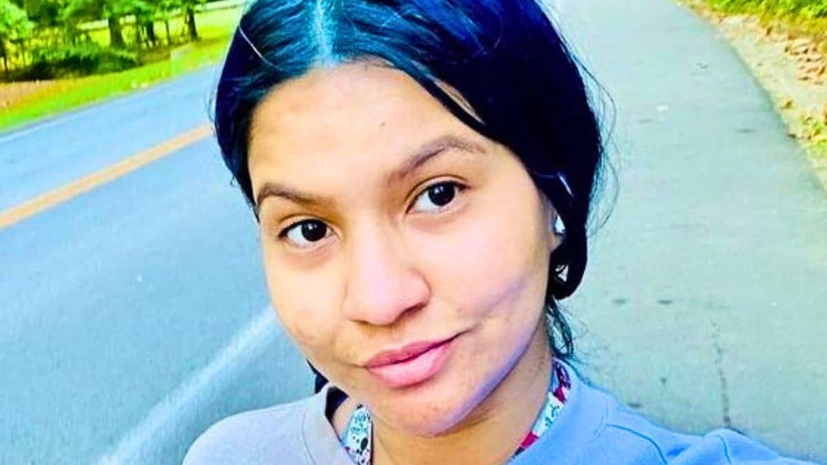 karine martins snaps an instagram selfie