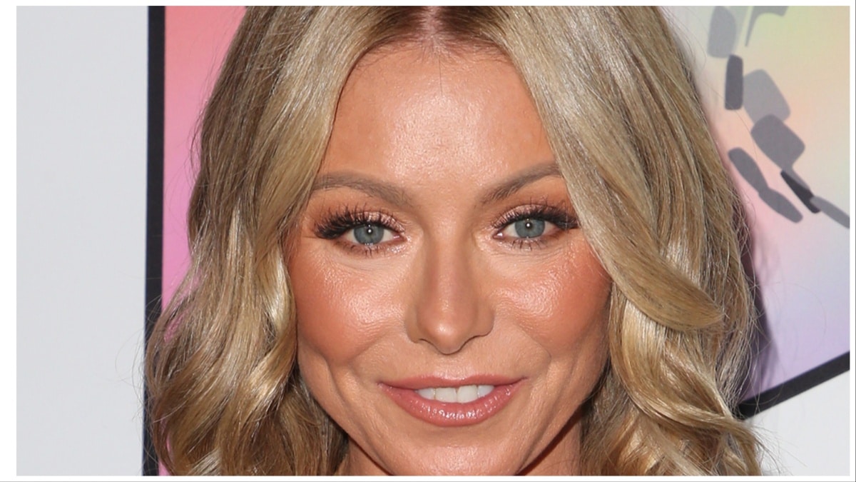Kelly Ripa Still Hosts Live