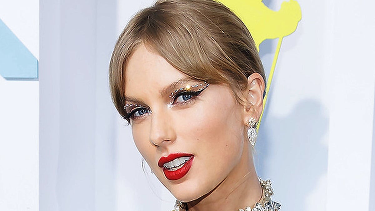 taylor swift head shot