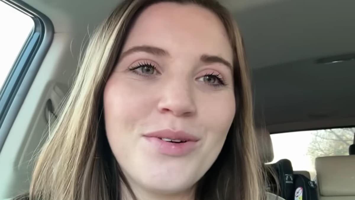 Joy-Anna Duggar vlogging in the car