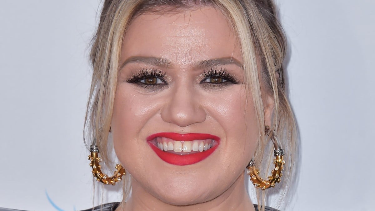 Kelly Clarkson up close