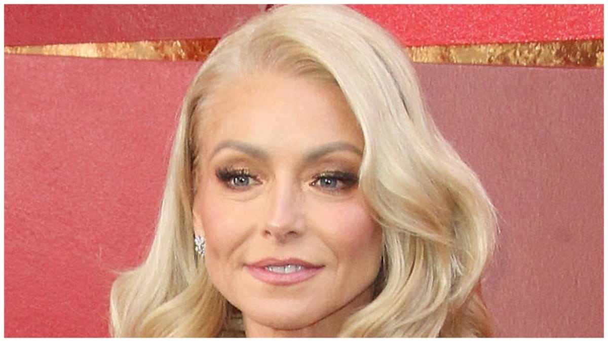 Kelly Ripa at the Academy Awards