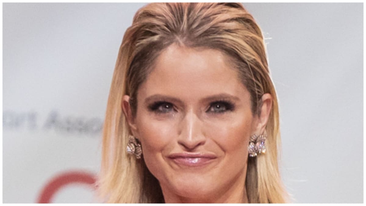Sara Haines smiling on red carpet