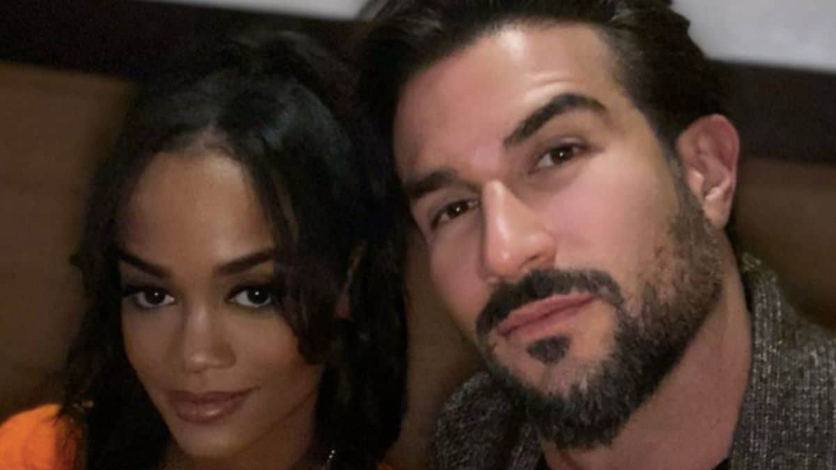 The Bachelorette couple Rachel Lindsay and Bryan Abasolo Instagram selfie