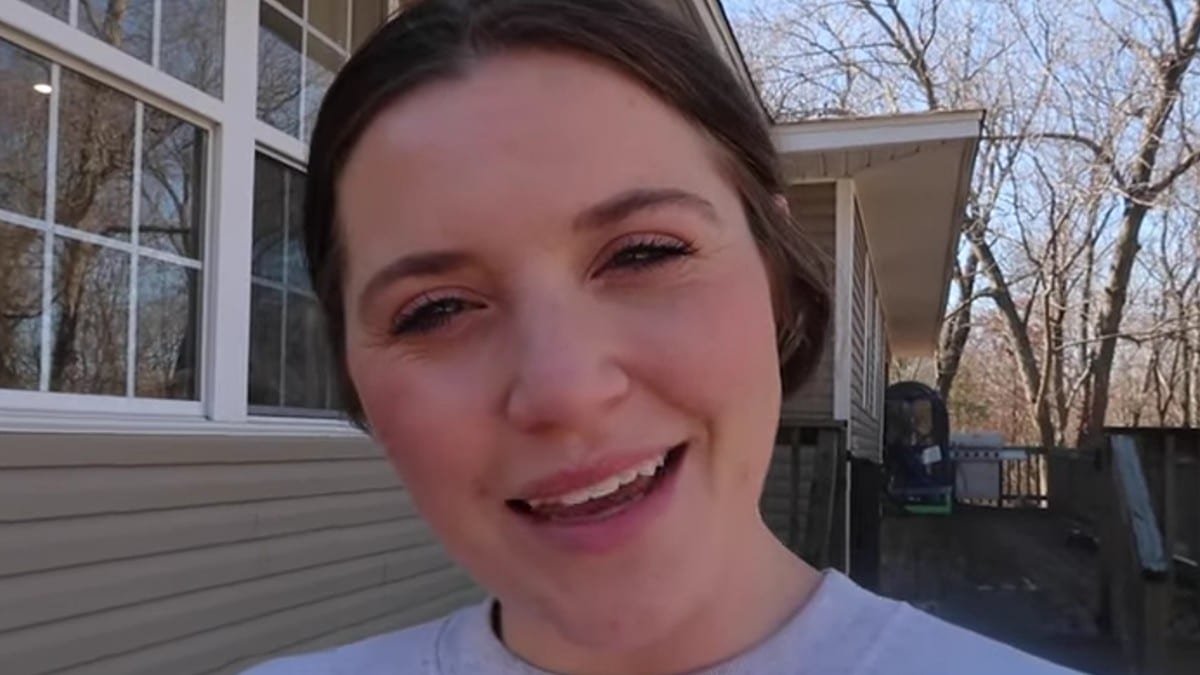 Joy-Anna Duggar outside