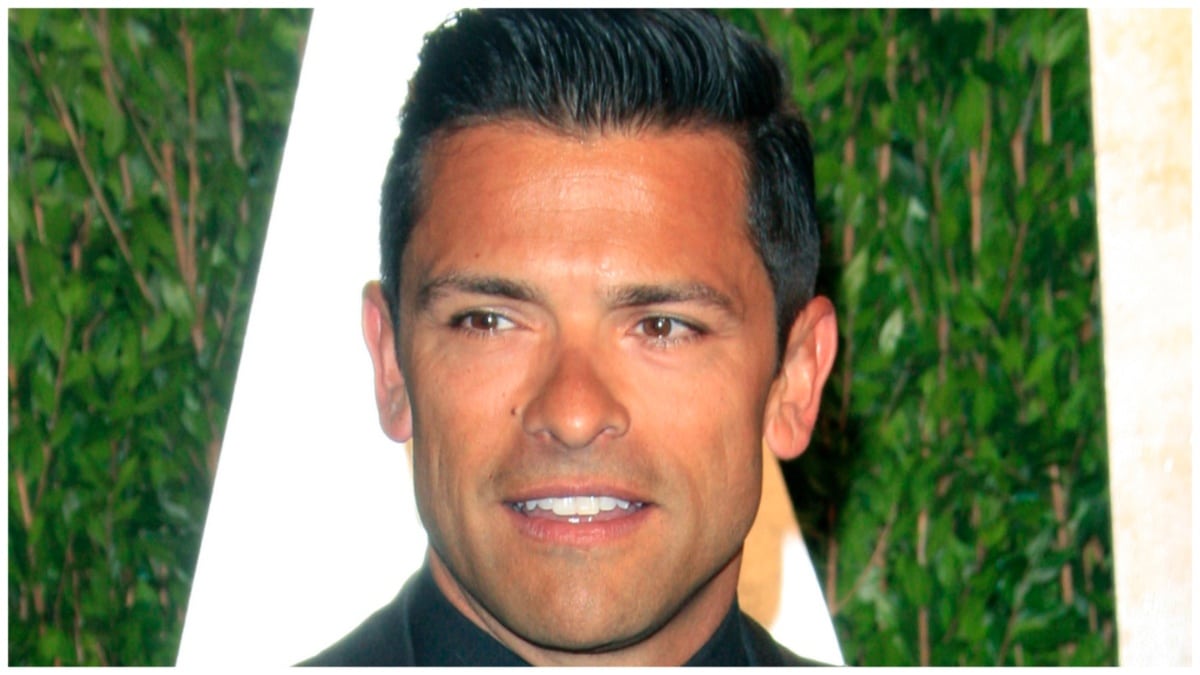 Mark Consuelos at an Oscar party