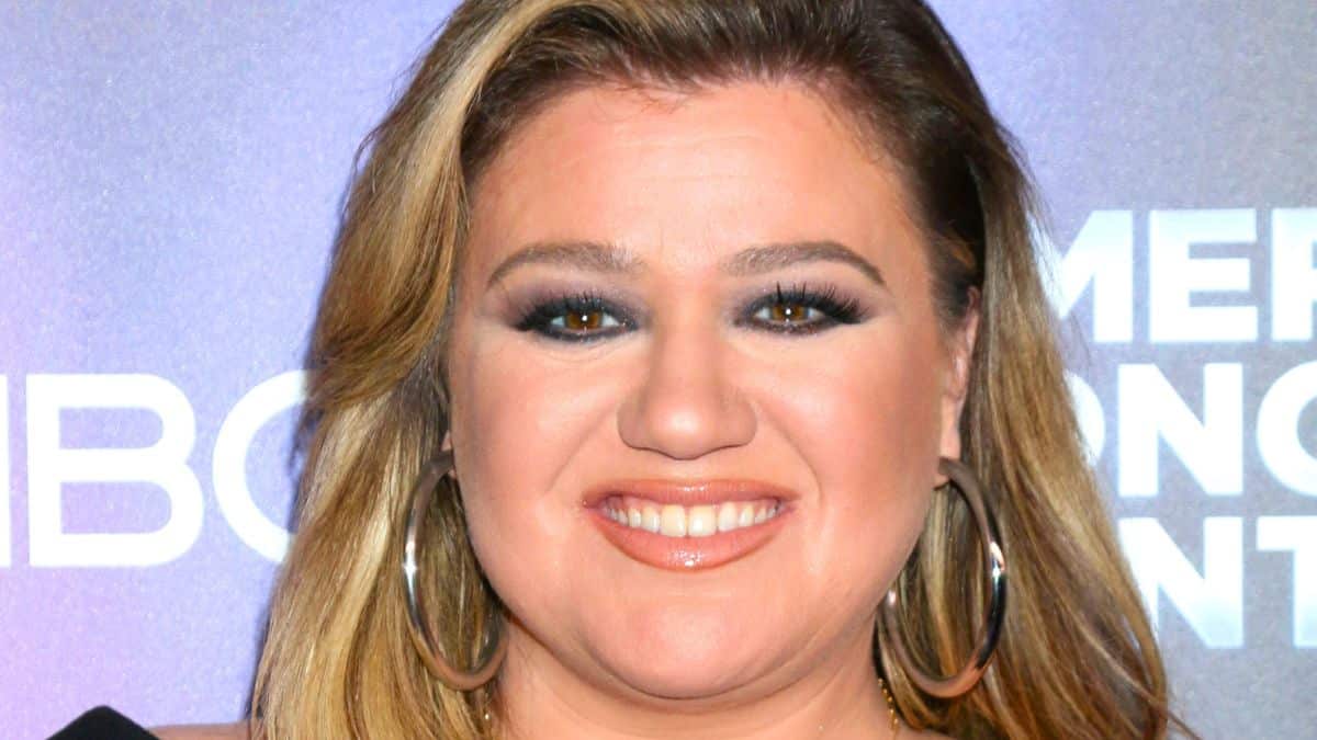 kelly clarkson Red Carpet at Universal Studios