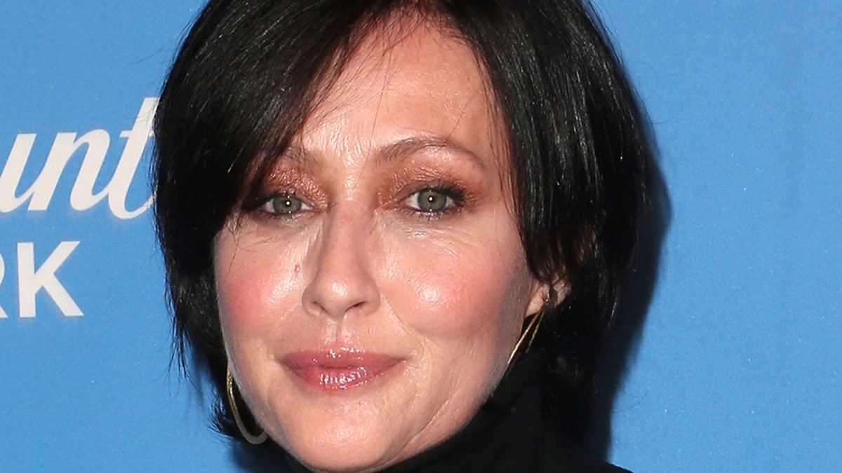 Shannen Doherty poses on the red carpet