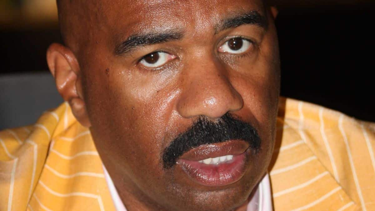 steve harvey Barnes & Noble book signing