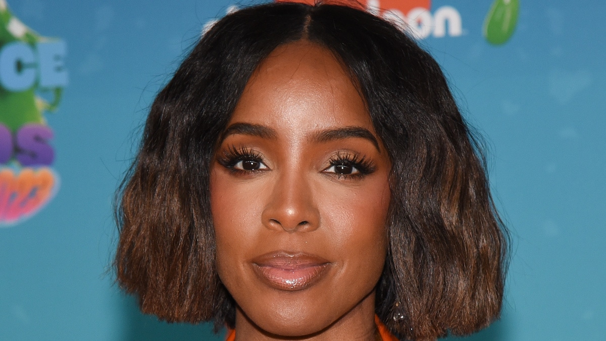singer kelly rowland face shot from Nickelodeon's 2023 Kids' Choice Awards