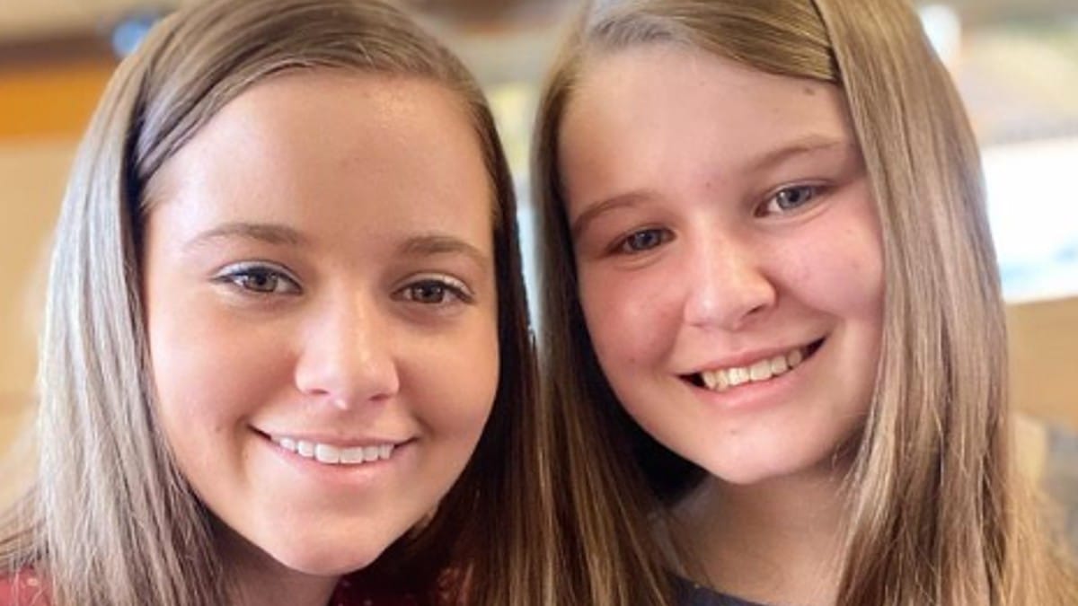 Johannah and Jennifer Duggar selfie