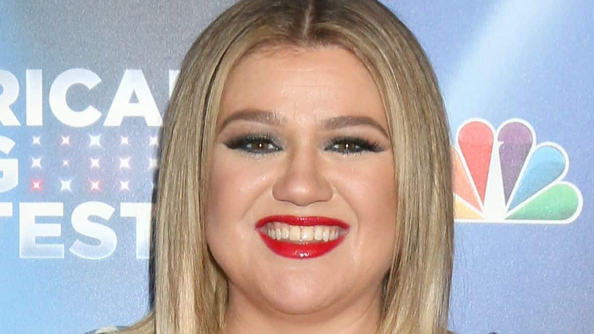 kelly clarkson American Song Contest Live Show Red Carpet at Universal Back Lot