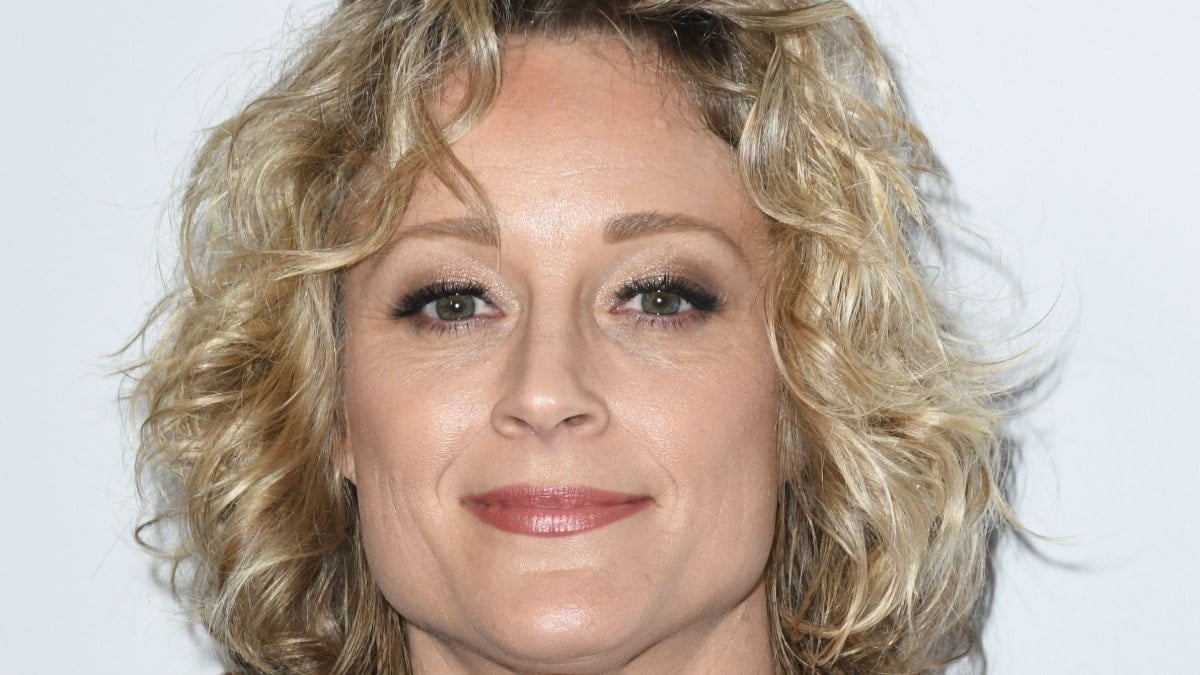 Teri Polo poses at event