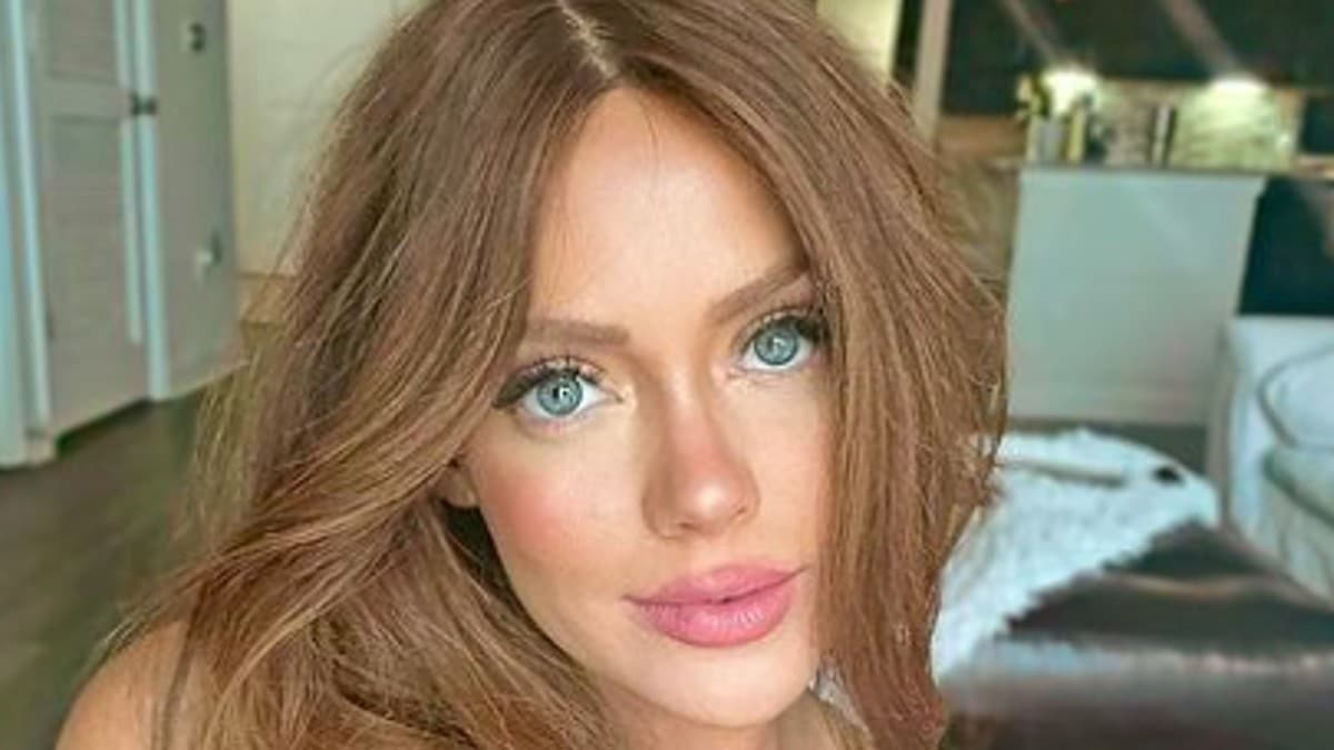 Kathryn Dennis posing for a selfie
