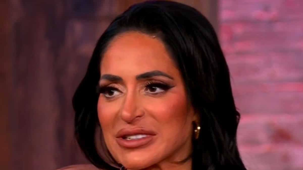 angelina pivarnick face shot from jersey shore family vacation reunion