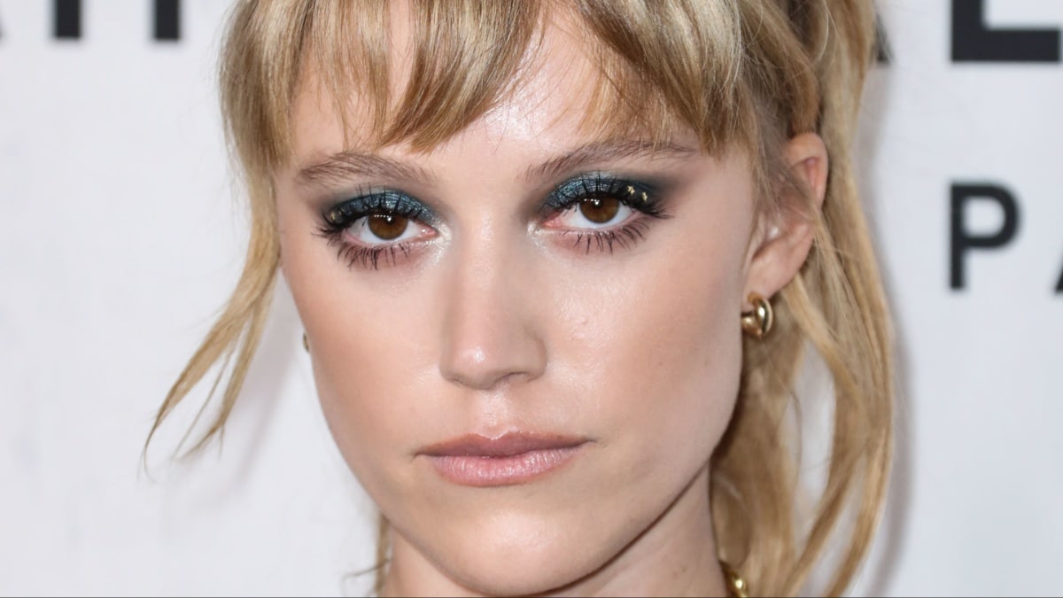 Maika Monroe longlegs