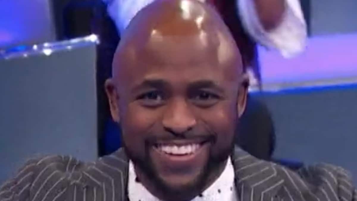 lets make a deal host wayne brady face shot from cbs episode