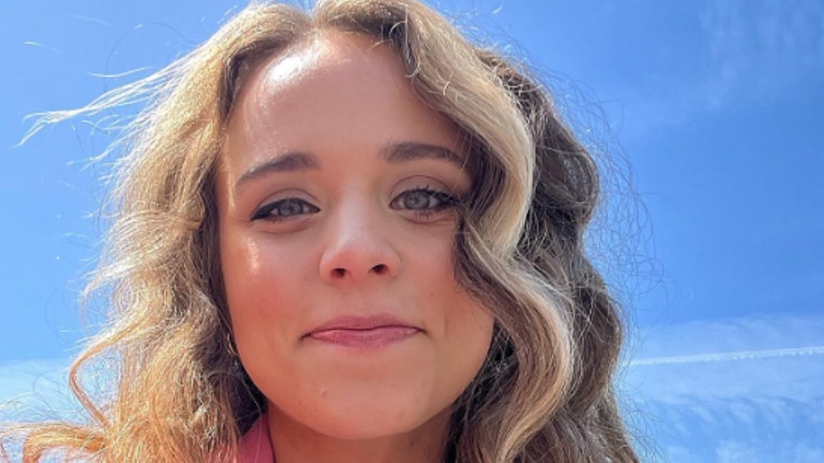 Jinger Duggar outdoor selfie