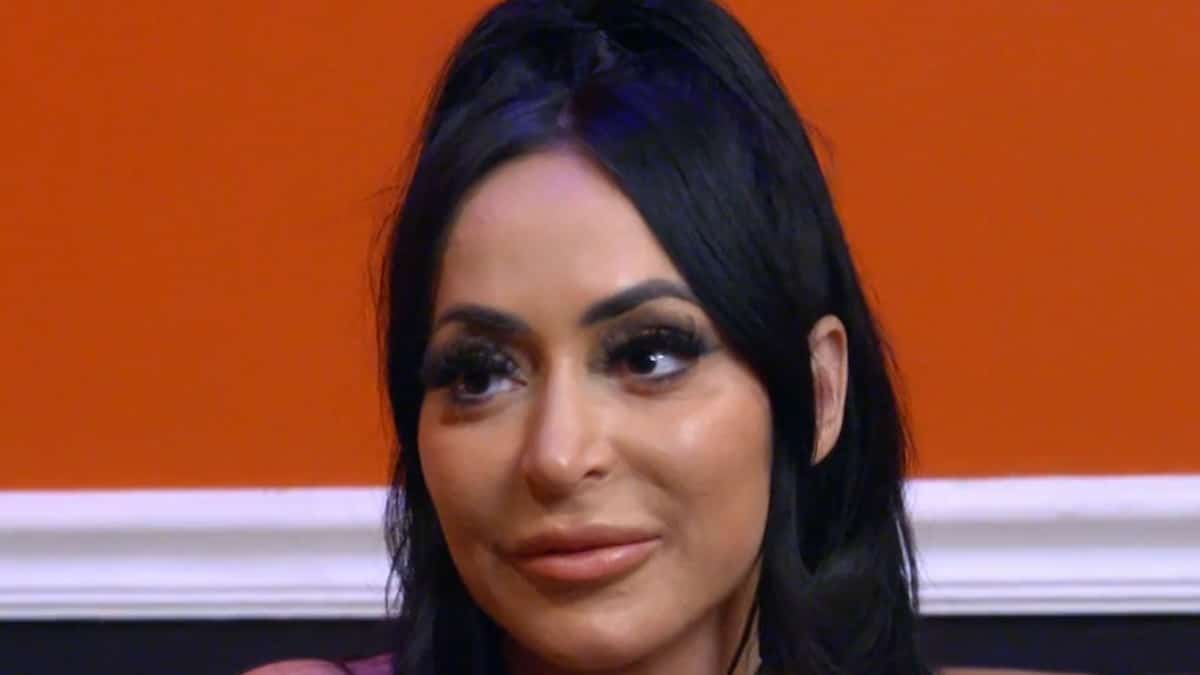angelina pivarnick face shot from jersey shore family vacation season 7